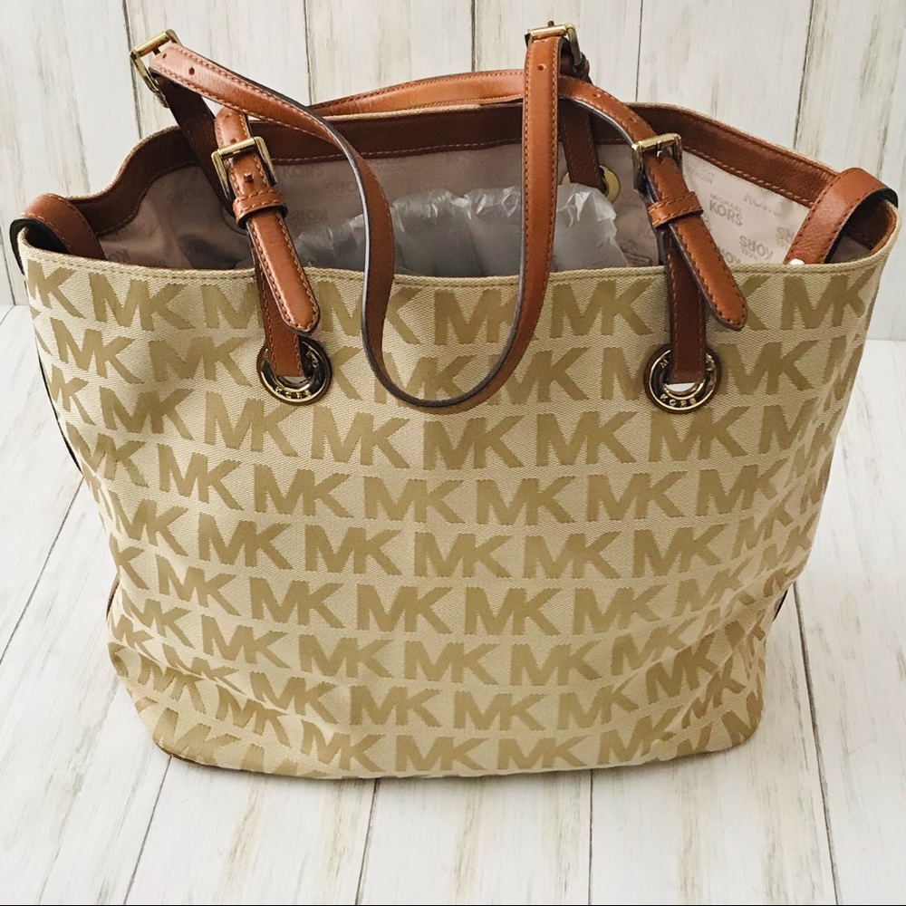 Michael Kors Tote Tan Handbag - Picture 2 of 16